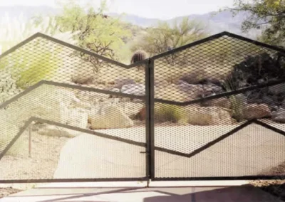 Contemporary Desert Driveway Gate With Geometric Metal Mesh Design