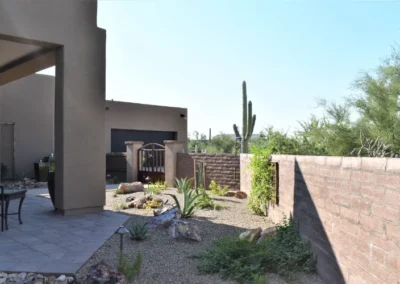 Desert Side Yard Gravel Landscape